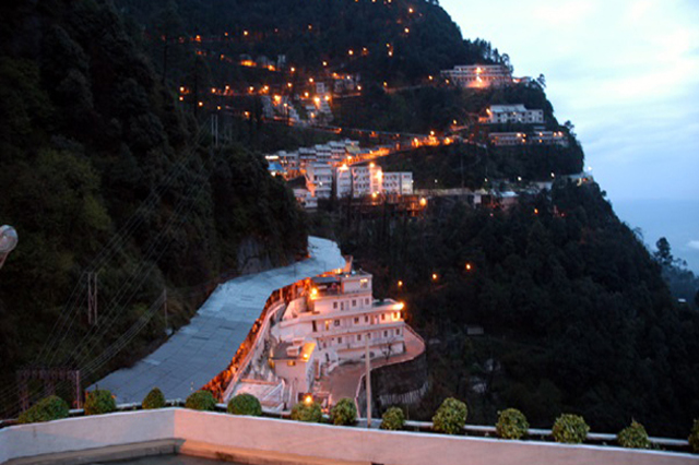  Tempo Traveller in Katra